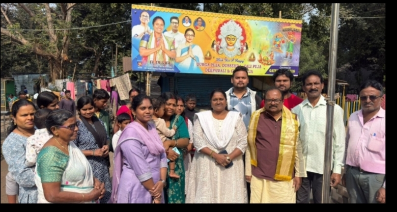 टीएमसी का स्थापना दिवस मना, केक काट मनाया नव वर्ष